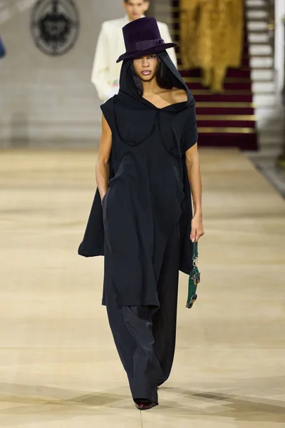 Look 48
